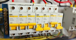 Монтаж УЗО - установка по доступной цене от 370 руб в ельце от ЭлектроЕлц